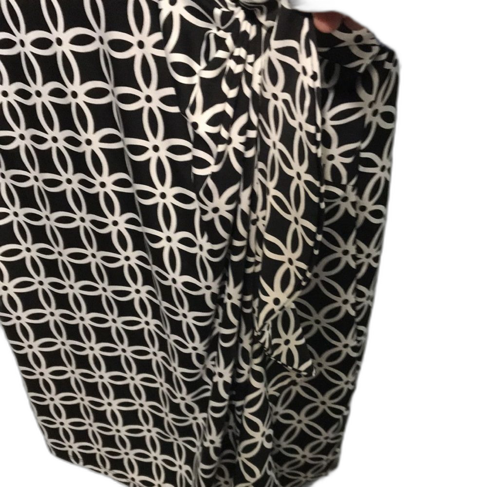 Chainlink Pattern Ruched Front 3/4 Sleeve Dress - Picture 3 of 6